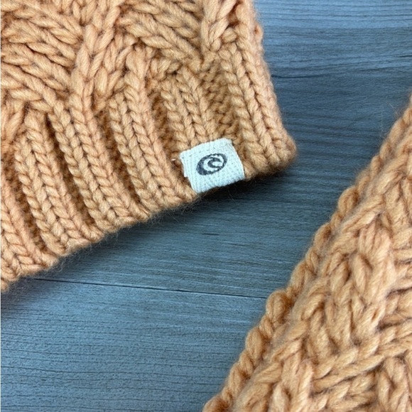 🔆RIP CURL🔆 SURF GYPSY POM POM BEANIE SURF GYPSY SCARF SET - Picture 11 of 12